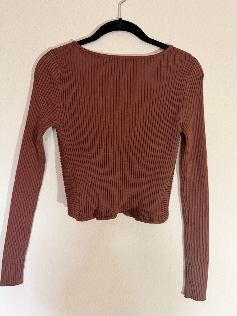 Abercrombie & Fitch Ribbed Twist-Front Crop Top - Chocolate Brown - Picture 4 of 6